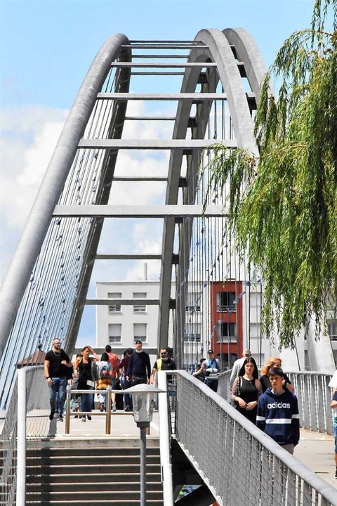 Die Dreiländerbrücke wird rege genutzt  | Foto: Thomas Loisl Mink