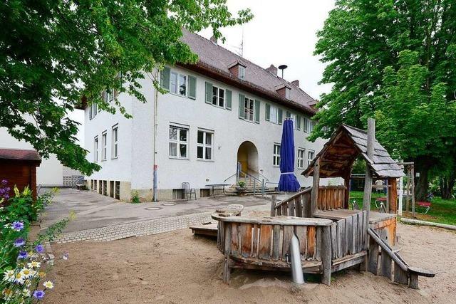 Räte von Freiburg-Hochdorf drängen weiter auf Sanierung des Denzlinger-Hauses