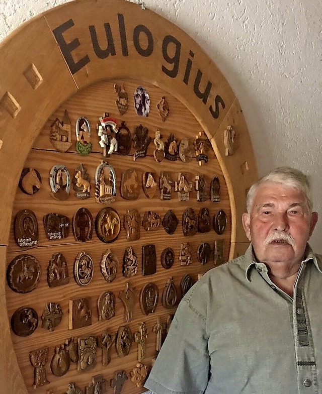 Fritz Rogg ist stolz auf seine Eulogi-Rssle, die er seit 1949 gesammelt hat.  | Foto: Ursula Harder