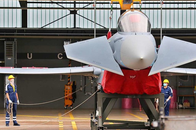 Das Luftkampfsystem FCAS soll von 2040...in und den Eurofighter (Bild) ablsen.  | Foto: Karl-Josef Hildenbrand (dpa)