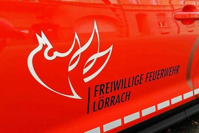 Die Lrracher Feuerwehr verhindert den Brand eines Hauses in Tllingen