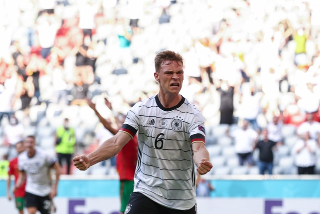 Joshua Kimmich feiert das 1: 2 gegen Portugal.  | Foto: Christian Charisius (dpa)