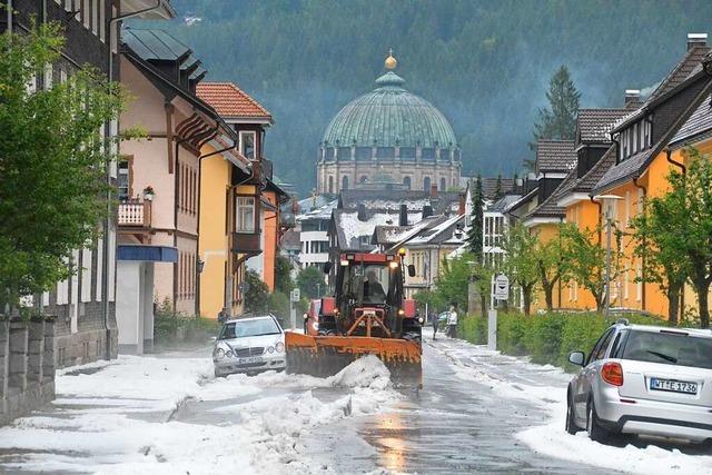 Nach einem Unwetter ist in St. Blasien pltzlich Winter