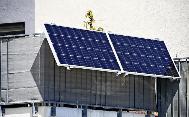 Photovoltaik ist auch auf dem Balkon mglich.  | Foto: Jrg Sutter (dpa)