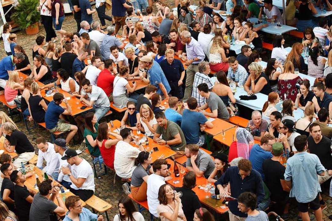 Gehrt zu den beliebtesten Veranstaltu...pt: das Weinfest auf dem Mnsterplatz.  | Foto: Rita Eggstein