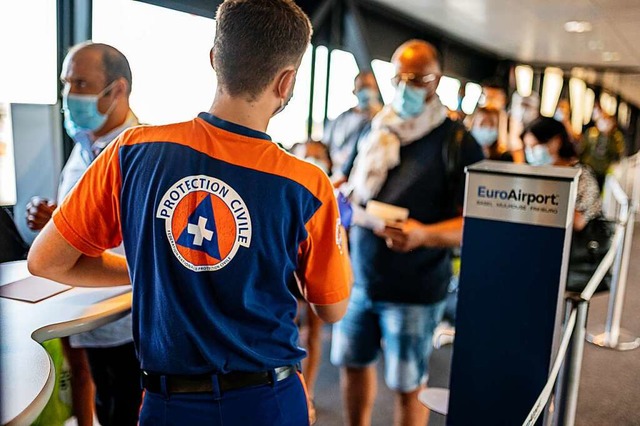 Der Flughafen hat eine eigene Corona-Teststation eingerichtet.  | Foto: Jonas Hirt