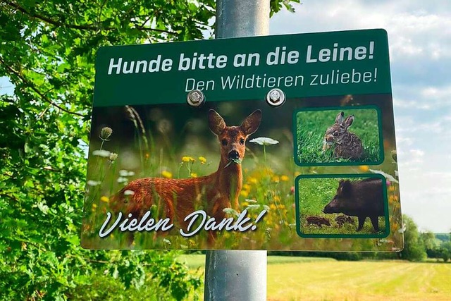Mit solchen Schildern appelliert seit ...ngen an die Rcksicht der Hundefhrer.  | Foto: Gemeinde Teningen