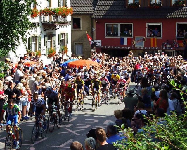 Die Organisation der Tour de France au...mtsleiter im Jahr 2000 stellen musste.  | Foto: Hannes Lauber