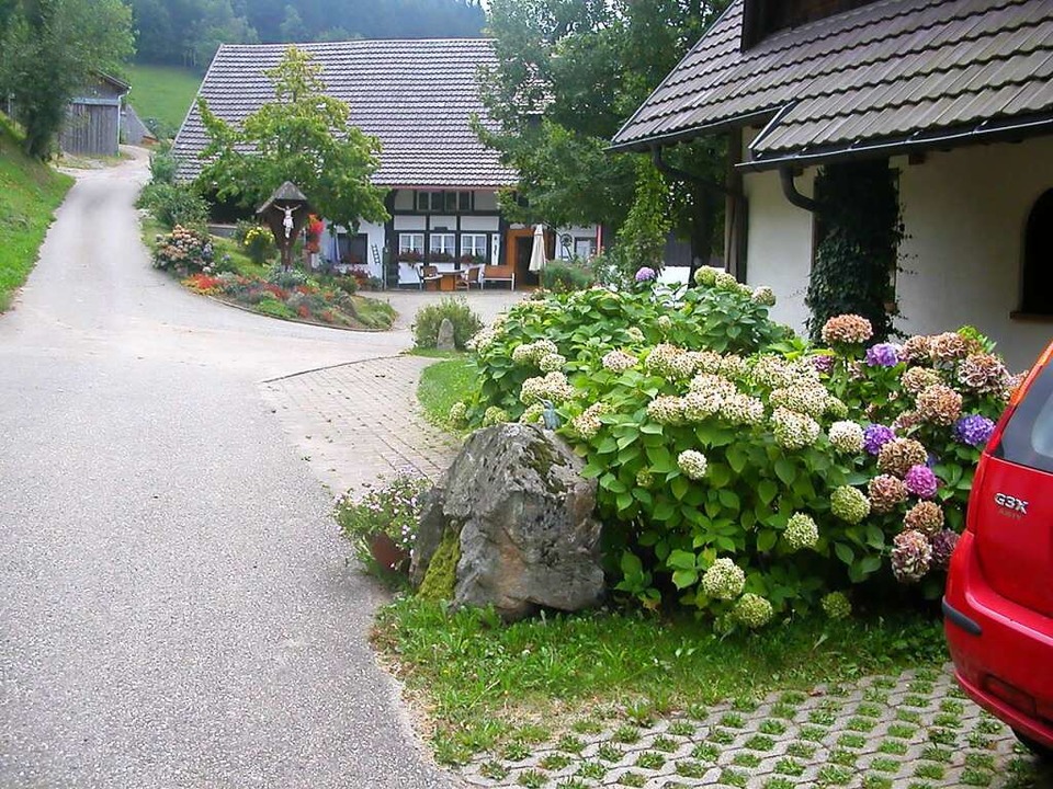 Schöne alte Häuser  liegen am Wegesran...er &#8222;Mosthof&#8220; genannt wird.  | Foto: christian ringwald