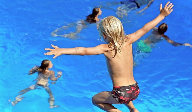 Endlich knnen Kinder wieder schwimmen lernen.  | Foto: Stefan Puchner