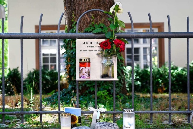 An der Niemensstrae erinnert eine kleine Gedenktafel an Ali B.  | Foto: Thomas Kunz