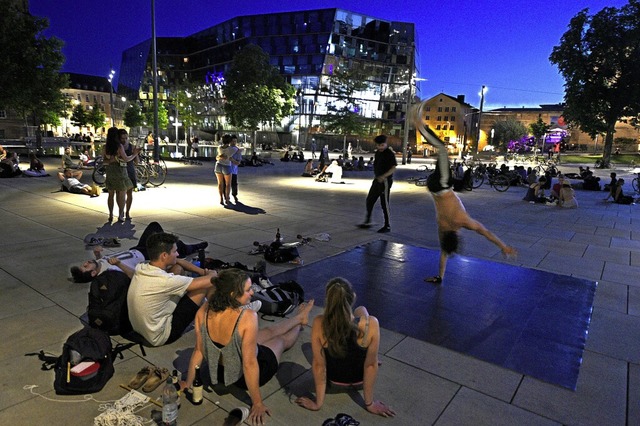 Wenn es Nacht wird auf dem Platz der A...t schnell ins Aggressive umzuschlagen.  | Foto: Thomas Kunz