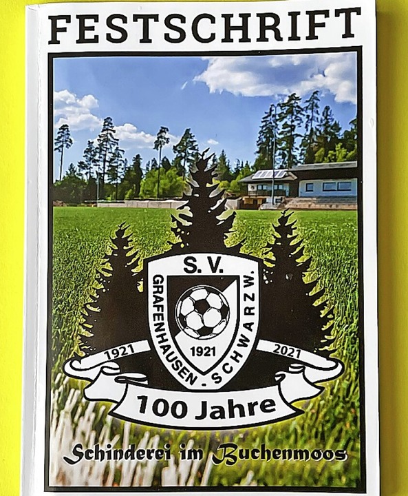 Der SV Grafenhausen hat zum 100. Geburtstag eine Festschrift aufgelegt.  | Foto: Wilfried Dieckmann