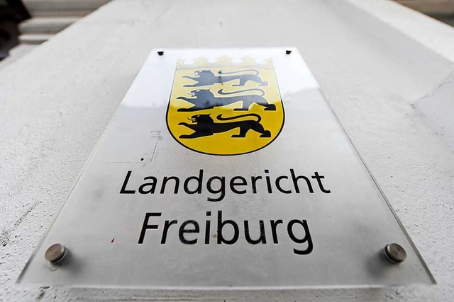 Vor dem Landgericht Freiburg wurden an...ers im Messerstecher-Prozess gehalten.  | Foto: Patrick Seeger (dpa)
