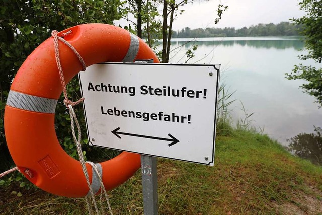 Auch Warnungen wie hier am Meienheimer See beachten manche Badegste nicht.   | Foto: Christoph Breithaupt
