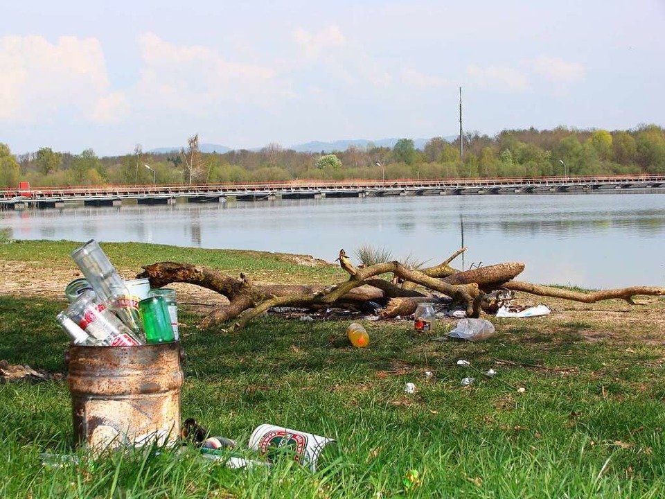 Müll verschandelt die Seeufer.  | Foto: Patric Stippich