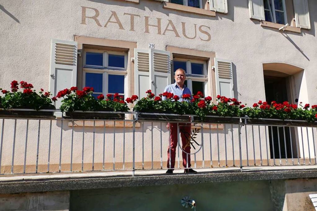 Räumt nach 24 Jahren den Bürgermeisterstuhl im Rathaus Utzenfeld: Harald Lais.  | Foto: Sarah Trinler