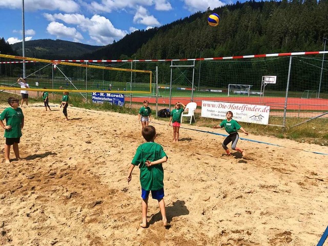 Volleyball und weitere Sportarten knn...ommercamp in St. Blasien kennenlernen.  | Foto: Florian Girgis