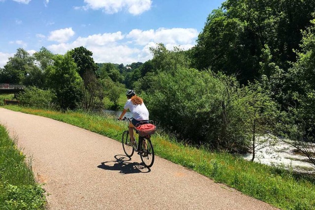 Radfahren am Fluss ist auch im Kreis L... ein Vergngen, wie hier an der Wiese.  | Foto: Willi Adam