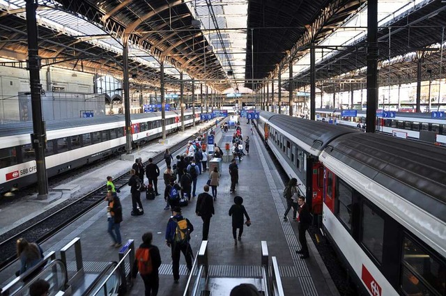 Fr zustzliche oberirdische Bahnsteige ist im Bahnhof SBB kein Platz.  | Foto: Daniel Gramespacher