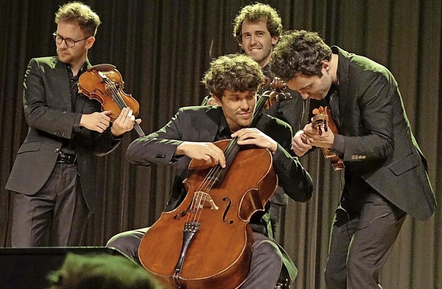 Mit ganz eigenem Sound, neuen Stcken ...t aus Berlin im Bad Sckinger Kursaal.  | Foto: Roswitha Frey