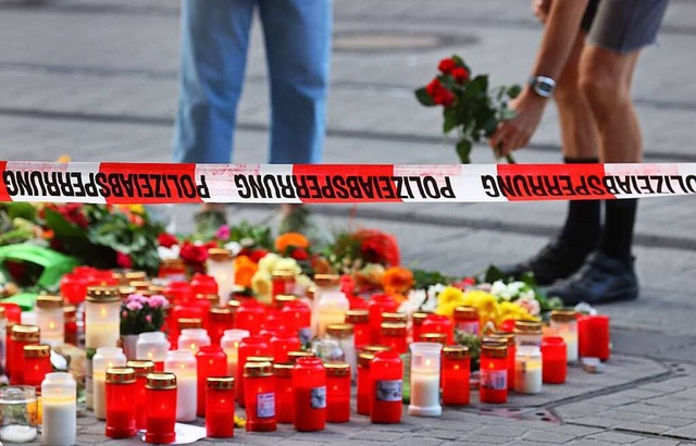 Kerzen fr die Opfer in Wrzburg  | Foto: Karl-Josef Hildenbrand (dpa)