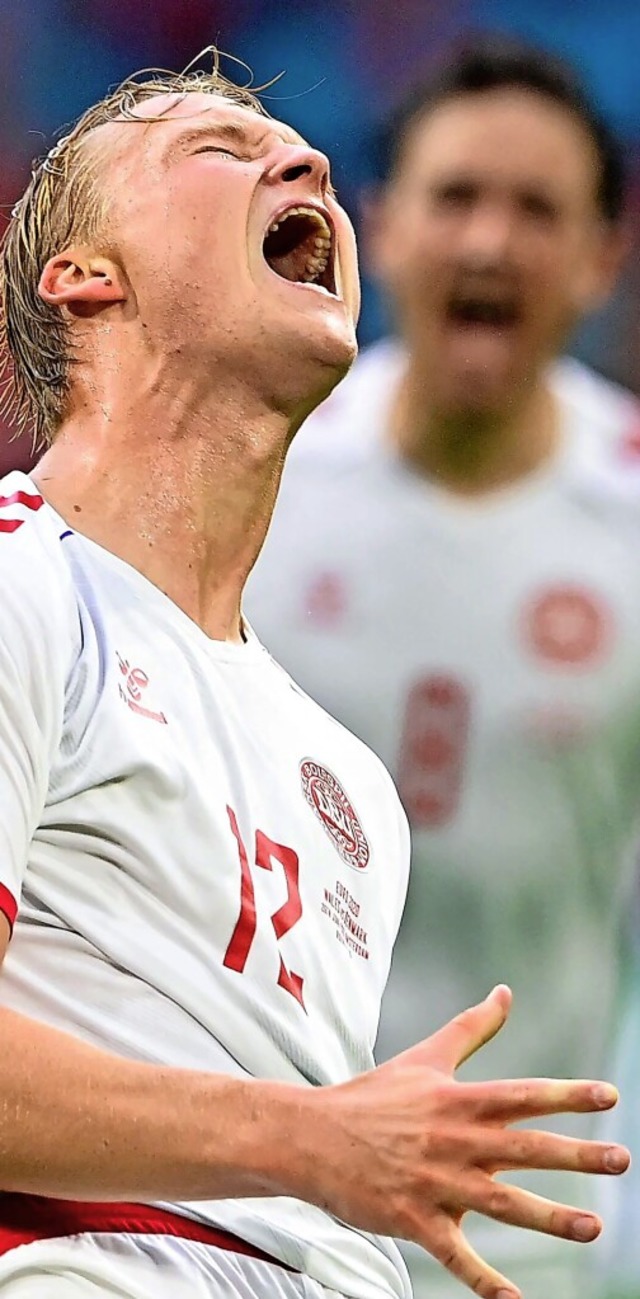 Kasper  Dolberg (vorn) feiert seinen zweiten Treffer geradezu ekstatisch.  | Foto: OLAF KRAAK (AFP)