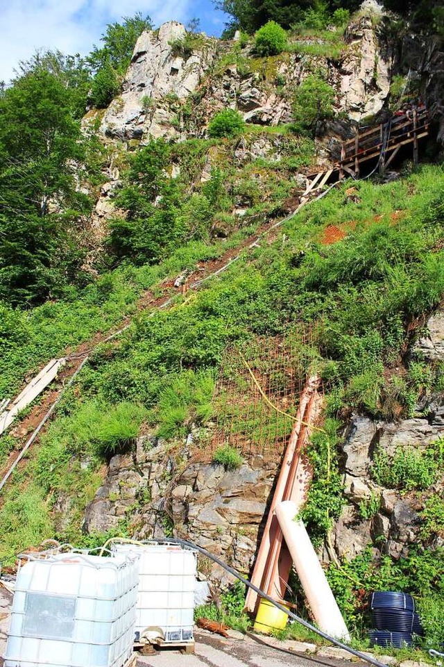 Ein schwerer Fels wird noch mit Spritz...tandmglichkeit gebaut werden musste.   | Foto: Landratsamt Emmendingen