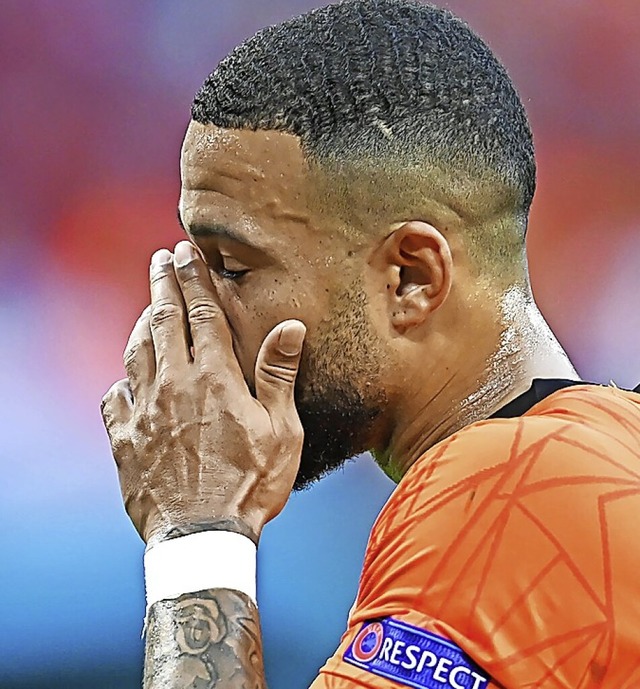 Ein Spiel zum Vergessen war es fr Memphis Depay und Oranje.  | Foto: Robert Michael (dpa)