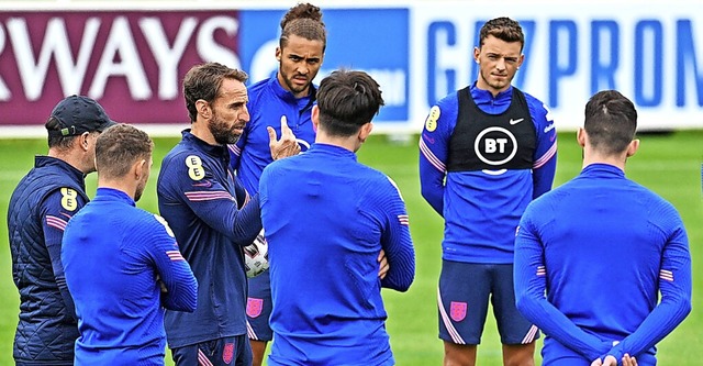 England-Coach Gareth Southgate (Dritte...man es gegen Deutschland nicht macht.   | Foto: JUSTIN TALLIS (AFP)