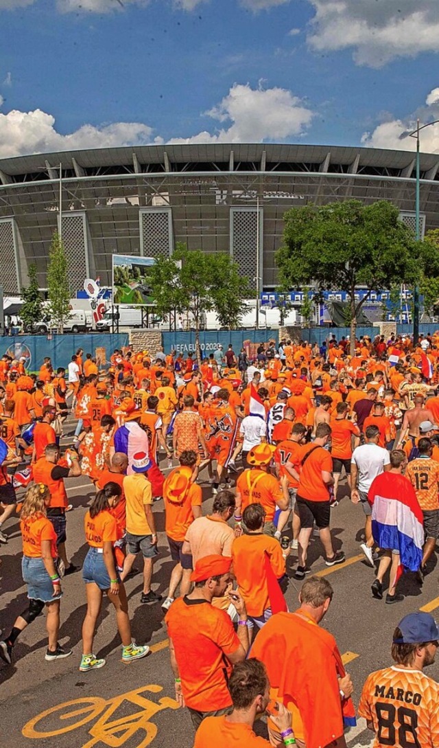 Zumindest fr die niederlndischen Fans ist die EM-Reiserei zu Ende.  | Foto: FERENC ISZA (AFP)