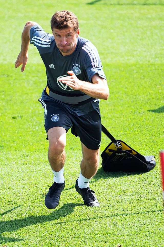 Thomas Mller wei genau, dass harte A...m im Profifuball  bestehen zu knnen.  | Foto: Federico Gambarini (dpa)