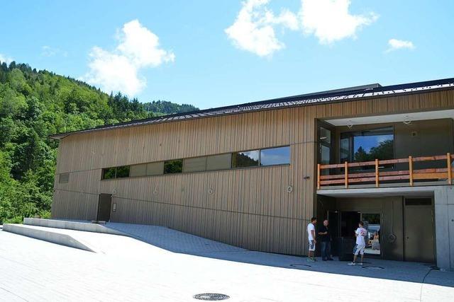 Die Vereine sind von der neuen Halle in Schnau begeistert