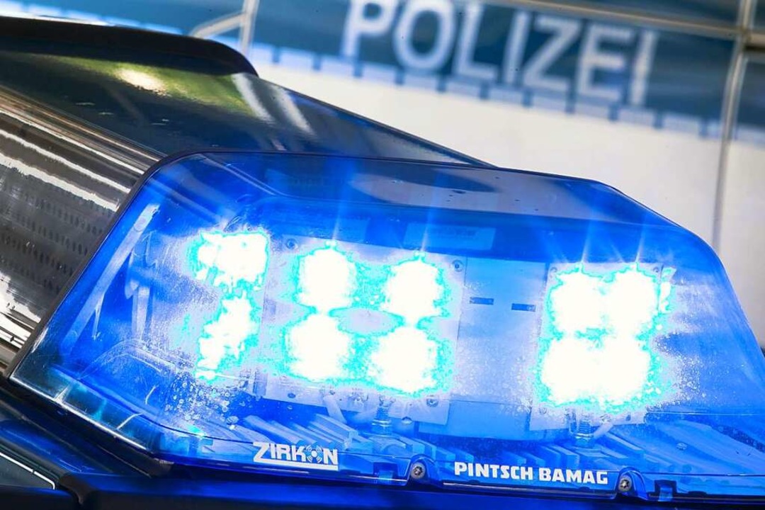 Im Fall des Messer-Angriffs im Heldenv...nun gegen drei Personen. (Symbolbild).  | Foto: Friso Gentsch (dpa)
