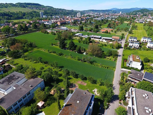 Das 25 Fuballfelder groe Stettenfeld...Wohngebiet Stetten-Sd (hinten rechts)  | Foto: Gemeinde Riehen