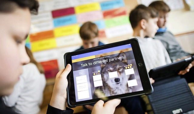 Digitale Technik erlaubt einen vielfltigen, zeitgemen Unterricht.  | Foto: Julian Stratenschulte (dpa)