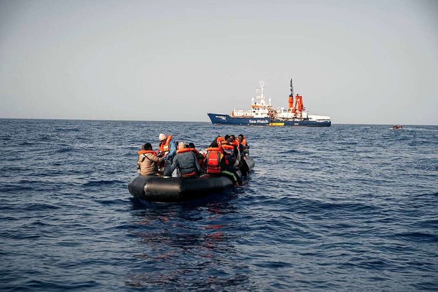Die evangelische Kirche organisiert mi...r fr die Seenotrettung im Mittelmeer.  | Foto: Fabian Melber / Sea-Watch.org