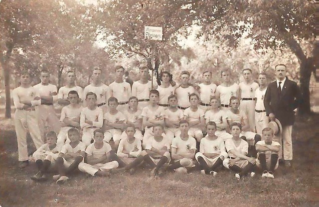 Die Turnriege des TV  Ihringen war im Jahr 1923 beachtlich gro.  | Foto: Turnverein Ihringen