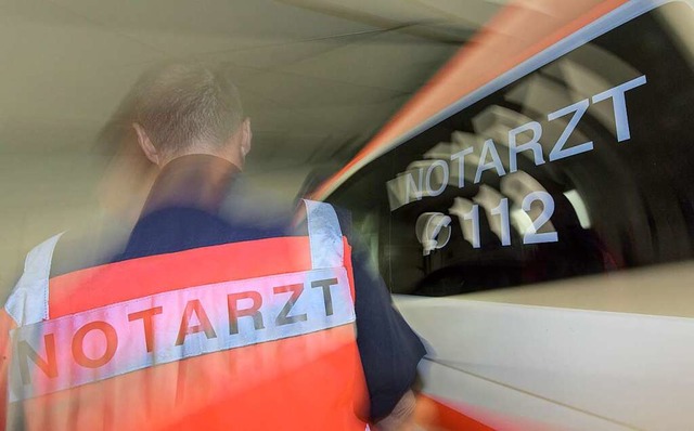 Notarzt im Einsatz  | Foto: Patrick Seeger (dpa)