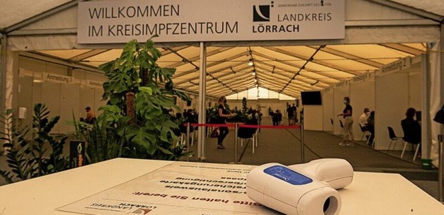 Am Eingang des KIZ wird Fieber gemessen. | Foto: Jonas Hirt Am Eingang des KIZ wird Fieber gemessen. | Foto: Jonas Hirt