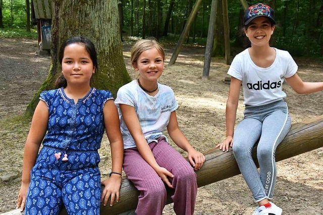 Zoe, Marie und Ella (von links) sind  ...erin in der Grundschule  zurcklassen.  | Foto: Andrea Steinhart