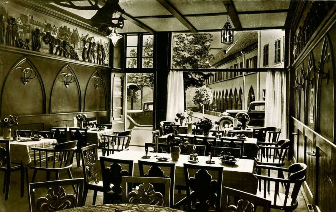 Innenansicht der geschnitzten altdeuts...8 zog, mit Blick auf den Rathausplatz.  | Foto: Archiv Manfred Gallo