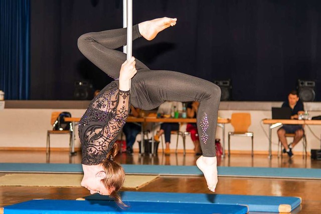 Akrobatisch: Sibylle Stock am Ring  | Foto: Olaf Michel