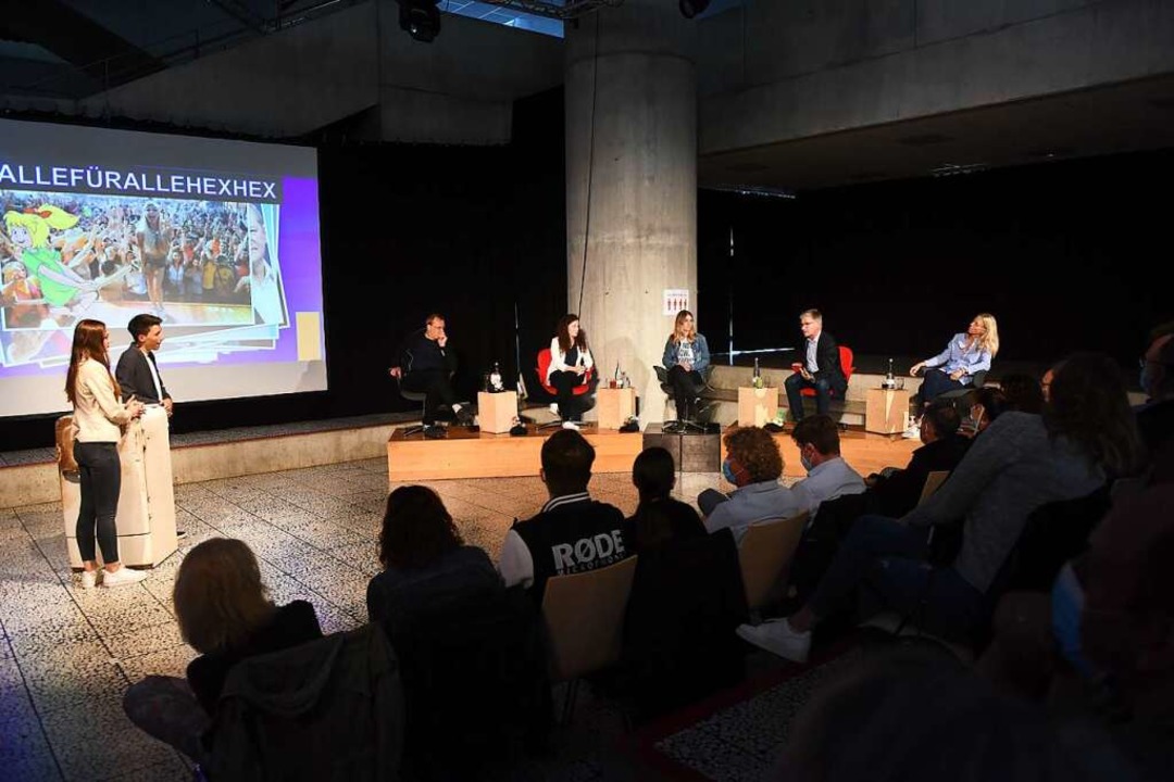 Am Sonntagabend fand im Rotteck-Gymnas...kshow &#8222;Nachgefragt&#8220; statt.  | Foto: Rita Eggstein