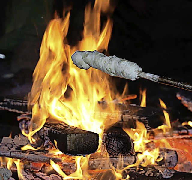 Lagerfeuerromantik gehrt zum Pfadfinderleben dazu.  | Foto:  via www.imago-images.de