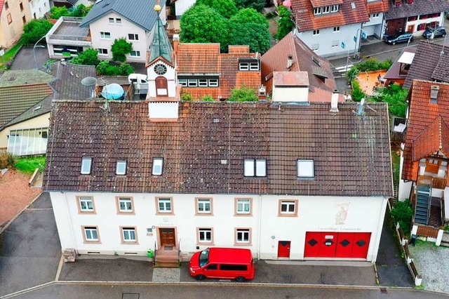 Ein Stck Wiechser Ortsgeschichte: Das...dem von der Feuerwehr genutzten Anbau.  | Foto: Martin Klabund