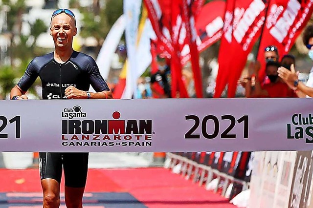 Kanarisches Glcksgefhl: Andreas Bch...reiburg gewinnt den Ironman Lanzarote.  | Foto: Ingo Kutsche