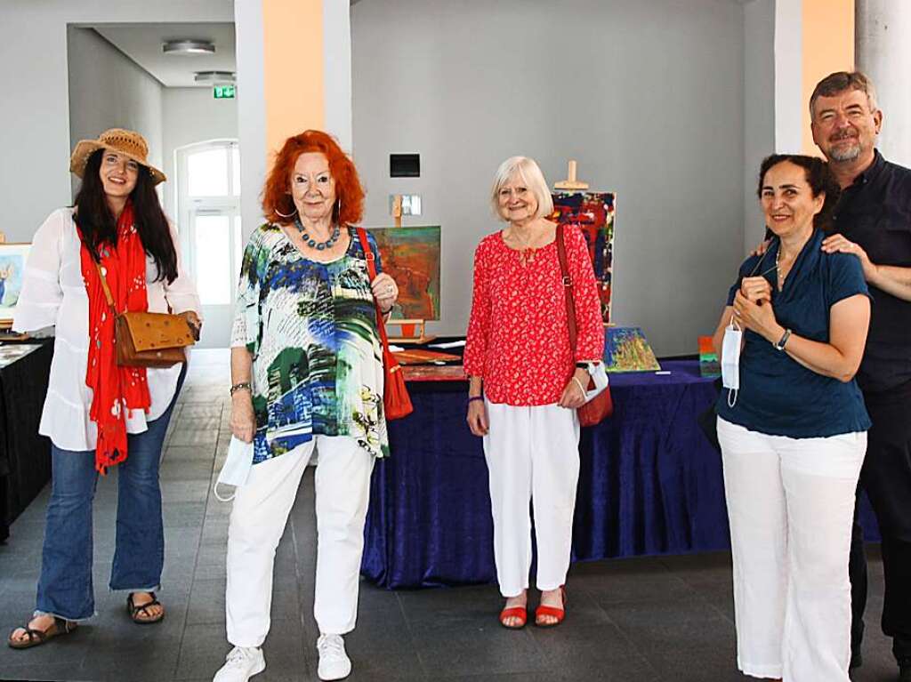 Die Ausstellenden im Brgerhaus: Karine Stader, Carmen Gukelberger, Senta Ernst, Michelle und Norman Hothum (von links)