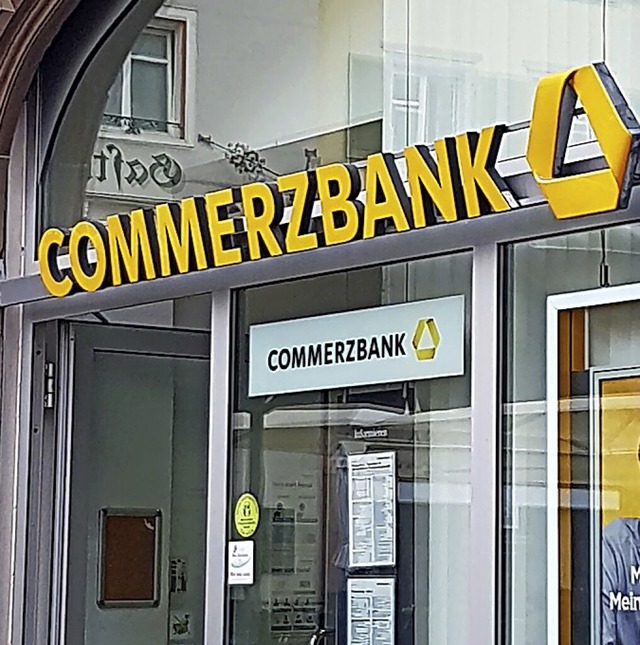 Das Aus der Commerzbankfiliale am Mnsterplatz ist besiegelt.  | Foto: Axel Kremp
