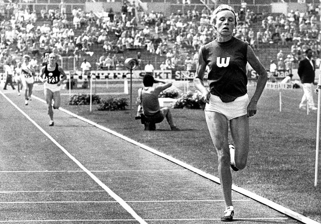 Mit groem Vorsprung und in Weltrekord...971 deutsche Meisterin ber 800 Meter.  | Foto: Verwendung weltweit, usage worldwide